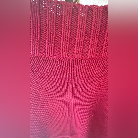 Off shoulders knitted sweater - Picture 2 of 3